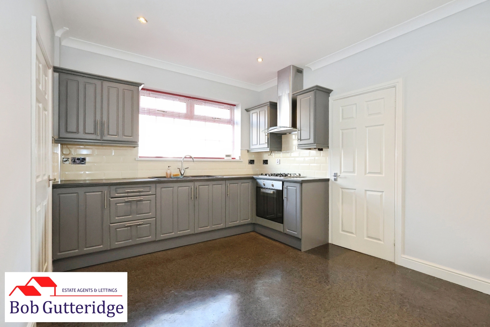 FITTED KITCHEN / DINER